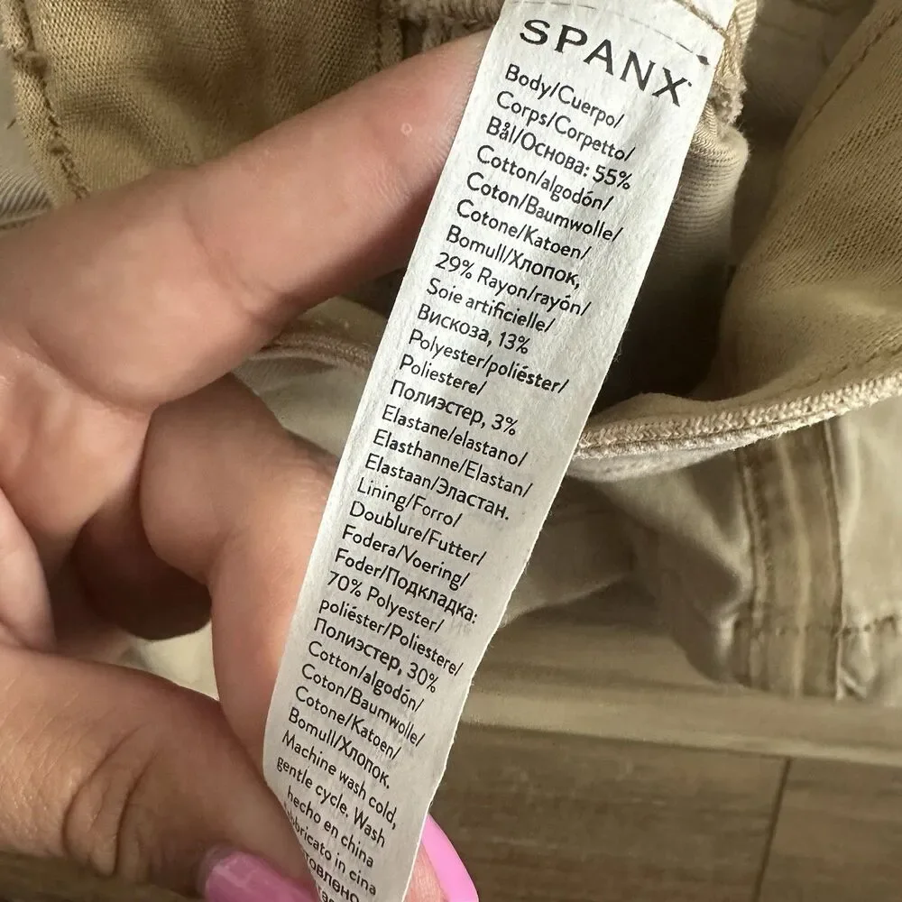 SPANX Stretch Twill Shorts Side Stripe Almond Tan Size Medium Shaping 6” Inseam - Picture 5 of 9